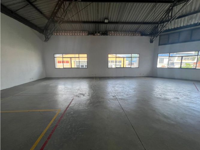 Bodega en venta en Via El Eden, Armenia, 837 m² · foto 2 de 12