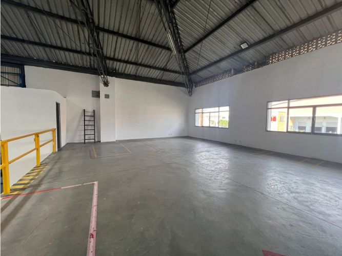 Bodega en venta en Via El Eden, Armenia, 837 m² · foto 8 de 12