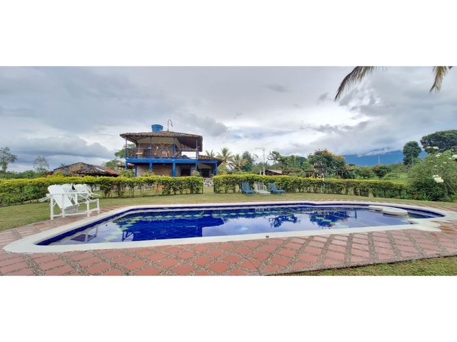 Finca en venta en Vía El Caimo, Armenia, 2300 m² · foto 2 de 24