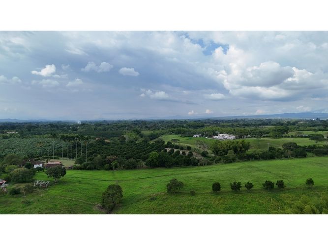 Lote en venta en La Esperanza, Armenia, 2735 m² · foto 2 de 5