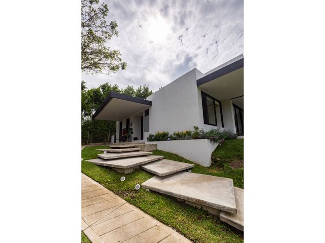 Casa de 4 alcobas en venta en Pueblo Tapao, Armenia, 360 m² · foto 9 de 24