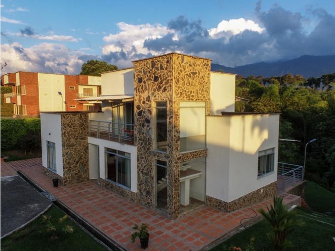Casa de 4 alcobas en venta en La Yé, Armenia, 550 m² · foto 2 de 16