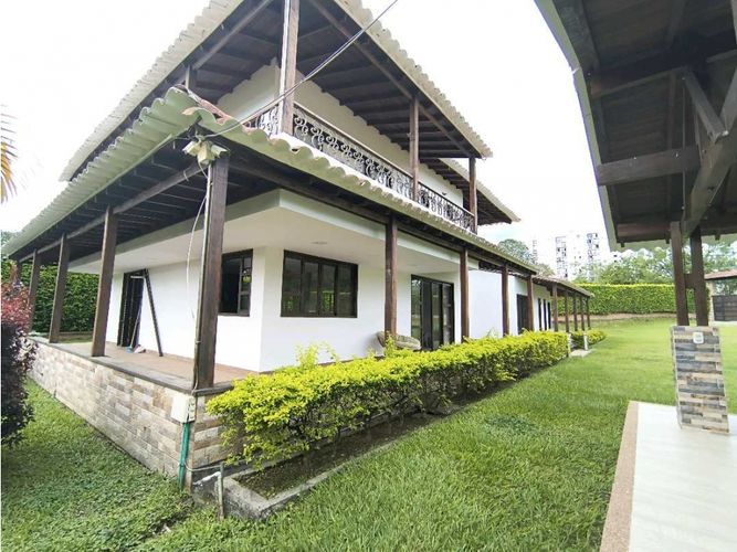 Casa de 6 alcobas en venta en Puerto Espejo, Armenia, 419 m² · foto 2 de 24
