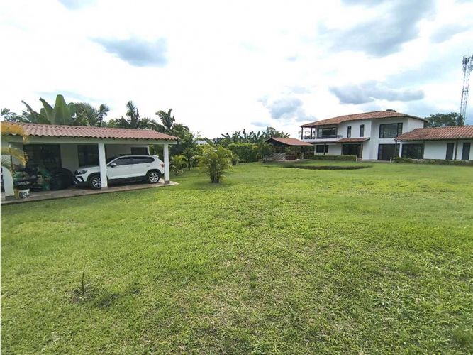 Casa de 6 alcobas en venta en Puerto Espejo, Armenia, 419 m² · foto 3 de 24