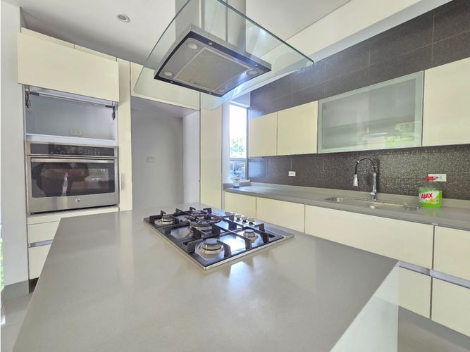 Casa de 3 alcobas en venta en El Caimo, Armenia, 300 m² · foto 11 de 24
