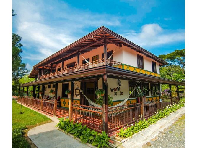Casa de 8 alcobas en venta en Armenia · foto 2 de 23
