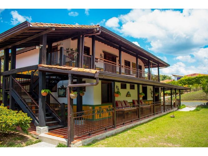Casa de 8 alcobas en venta en Armenia · foto 3 de 23