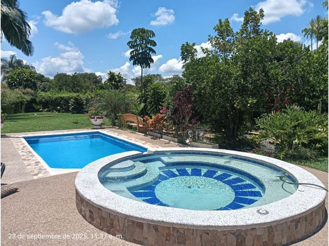Casa de 6 alcobas en venta en Via El Eden, Armenia, 318 m² · foto 2 de 19