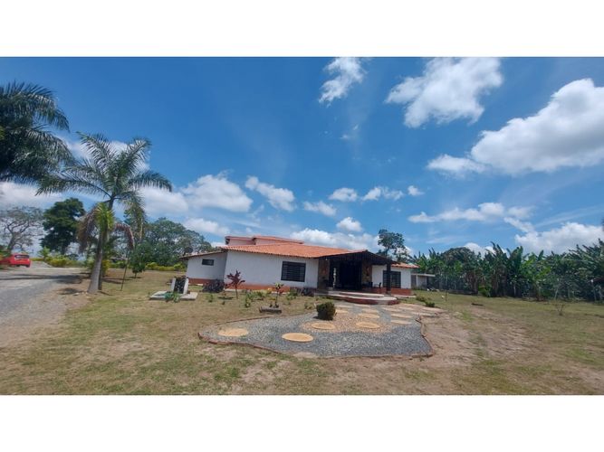 Casa de 4 alcobas en venta en La Pola, Armenia, 340 m² · foto 2 de 24