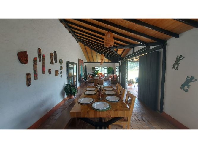 Casa de 4 alcobas en venta en La Pola, Armenia, 340 m² · foto 3 de 24