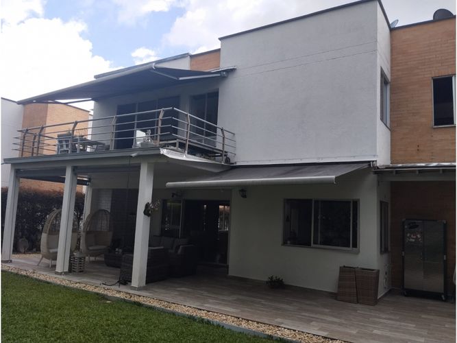 Casa de 4 alcobas en venta en La Castellana, Armenia, 356 m² · foto 2 de 24