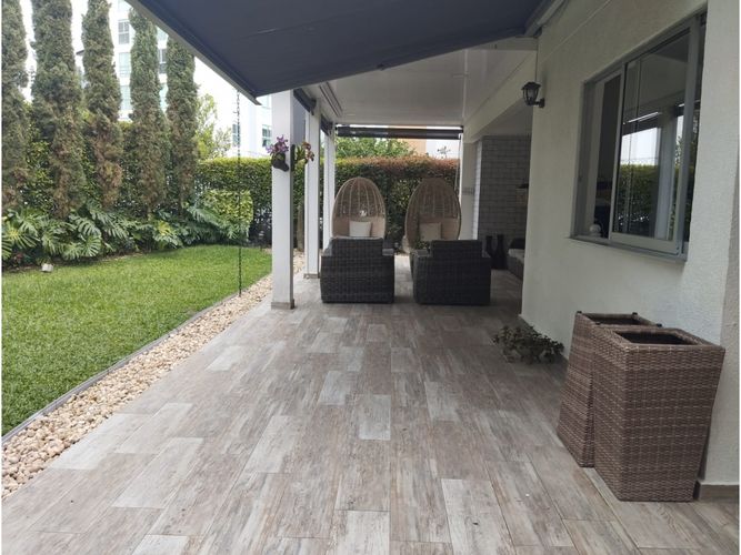 Casa de 4 alcobas en venta en La Castellana, Armenia, 356 m² · foto 3 de 24