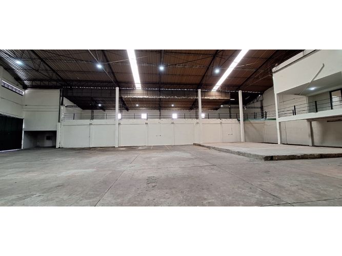Bodega en arriendo en Popular, Armenia, 1000 m² · foto 2 de 5