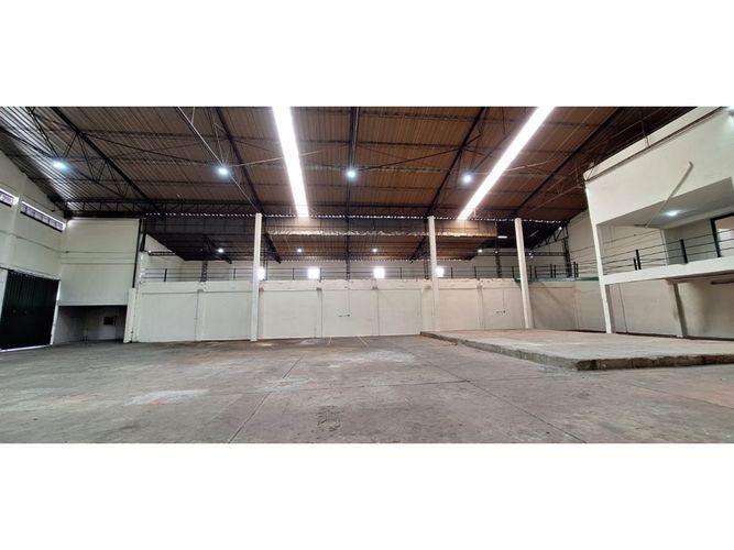 Bodega en arriendo en Popular, Armenia, 1000 m² · foto 3 de 5