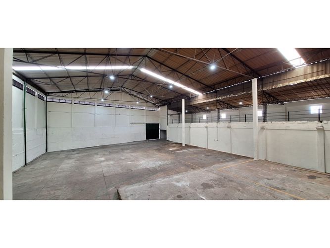Bodega en arriendo en Popular, Armenia, 1000 m² · foto 4 de 5