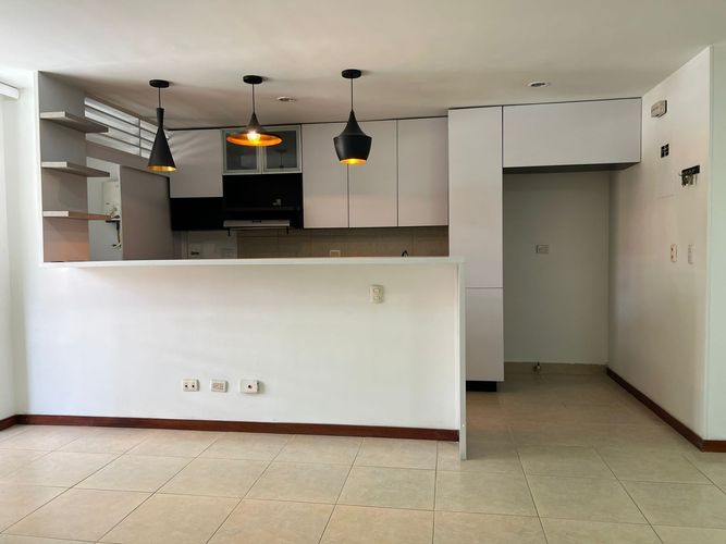 Apartamento de 3 alcobas en arriendo en Cumbres, Envigado, 80 m² · foto 4 de 15