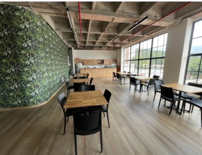Oficina en arriendo en Los Colores, Medellín, 9 m² · foto 4 de 5
