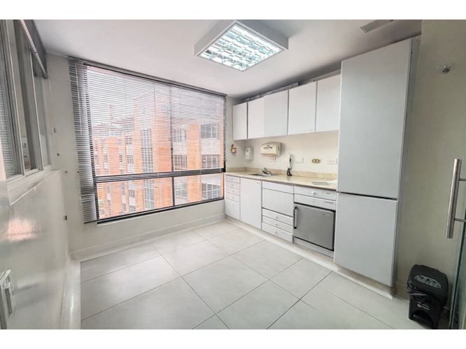 Oficina en venta en La Castellana, Armenia, 37 m² · foto 6 de 7