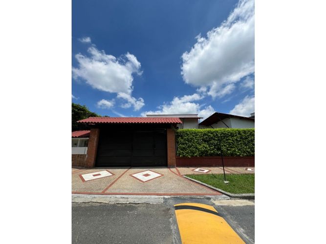 Casa de 10 alcobas en venta en Via La Tebaida, Armenia, 400 m² · foto 2 de 24