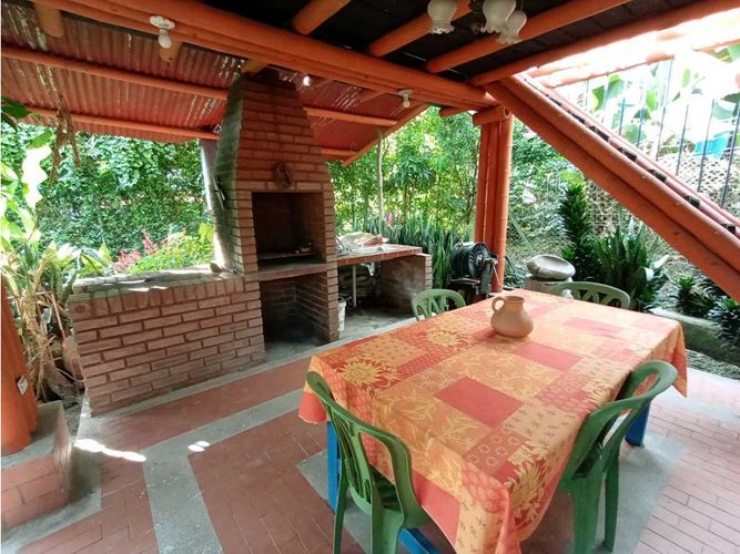 Casa de 7 alcobas en venta en Via La Tebaida, Armenia, 400 m² · foto 3 de 17
