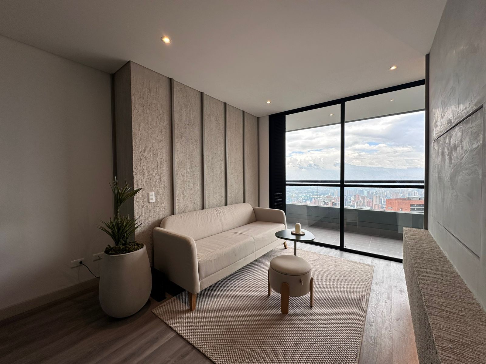 Apartamento en arriendo en El Poblado, Medellín · foto 2 de 17