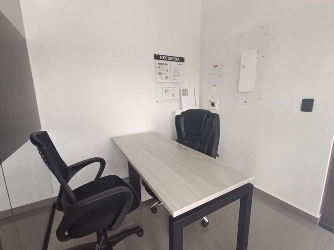 Oficina en arriendo en Manila, Medellín, 94 m² · foto 2 de 10