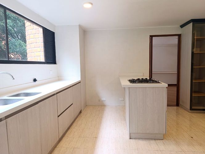 Apartamento de 3 alcobas en venta en El Poblado, Medellín, 241 m² · foto 14 de 20