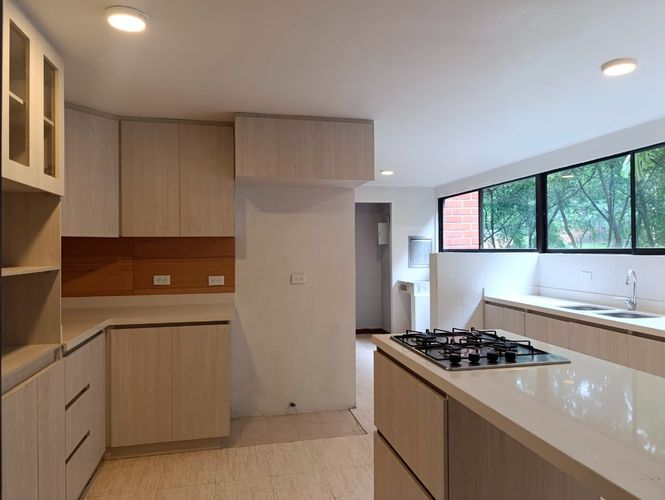 Apartamento de 3 alcobas en venta en El Poblado, Medellín, 241 m² · foto 9 de 20