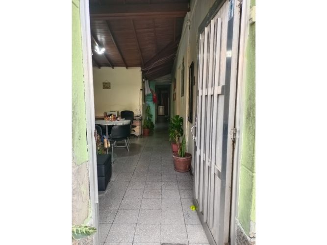 Casa de 6 alcobas en venta en La Milagrosa, Medellín, 90 m² · foto 2 de 11