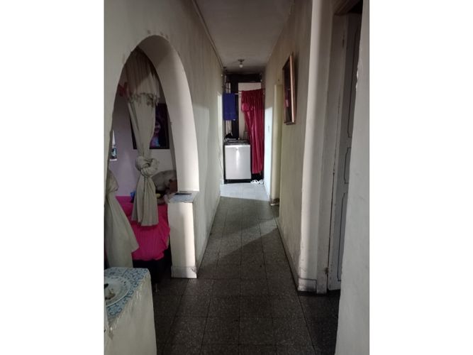 Casa de 6 alcobas en venta en La Milagrosa, Medellín, 90 m² · foto 8 de 11