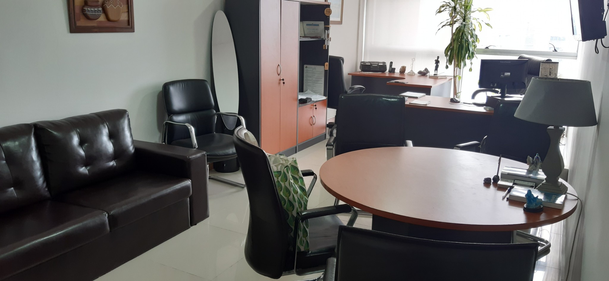 Alquiler apartamento con garaje para vivienda u oficina Al frente Portero Lavadero Ascensor