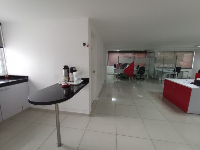 Edificio en venta en Granada, Cali, 2214 m² · foto 10 de 24