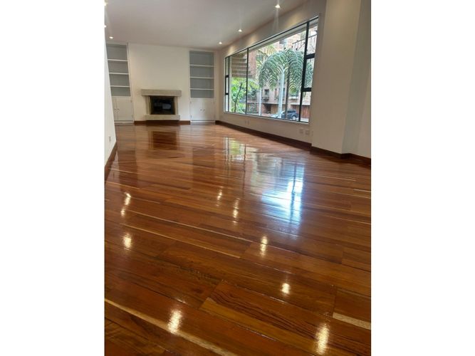 Apartamento de 3 alcobas en venta en El Retiro, Bogotá, 237 m² · foto 2 de 24
