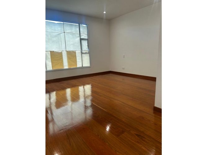 Apartamento de 3 alcobas en venta en El Retiro, Bogotá, 237 m² · foto 4 de 24