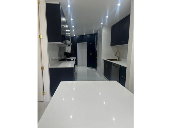 Apartamento de 3 alcobas en venta en El Retiro, Bogotá, 237 m² · foto 9 de 24