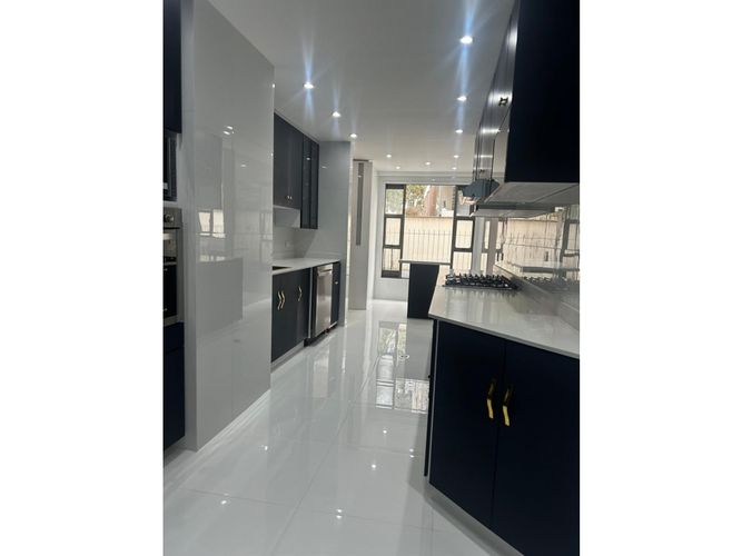 Apartamento de 3 alcobas en venta en El Retiro, Bogotá, 237 m² · foto 10 de 24