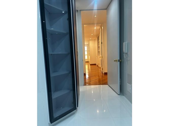 Apartamento de 3 alcobas en venta en El Retiro, Bogotá, 237 m² · foto 20 de 24
