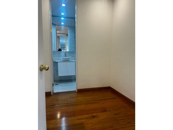 Apartamento de 3 alcobas en venta en El Retiro, Bogotá, 237 m² · foto 23 de 24