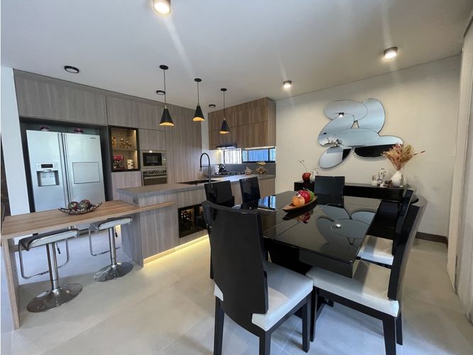 Casa de 4 alcobas en venta en El Retiro, 262 m² · foto 2 de 12