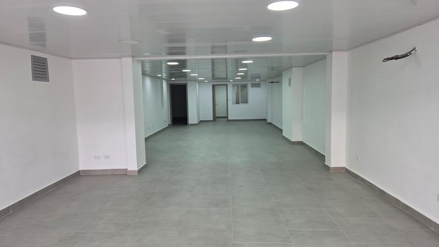 Local en arriendo en Santa Monica, Cali, 150 m² · foto 2 de 24