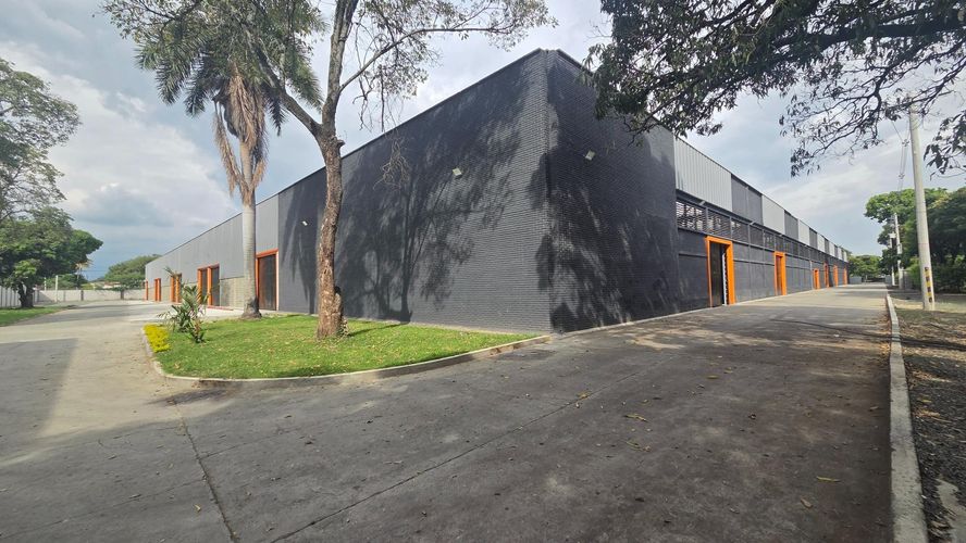 Bodega en arriendo en Alfonso Lopez, Palmira, 2000 m² · foto 2 de 20