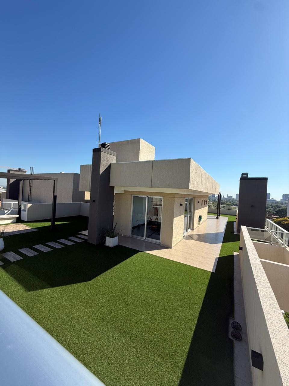 En Venta Departamento de 3 dormitorios más área de servicio en Tierra Alta — foto 2
