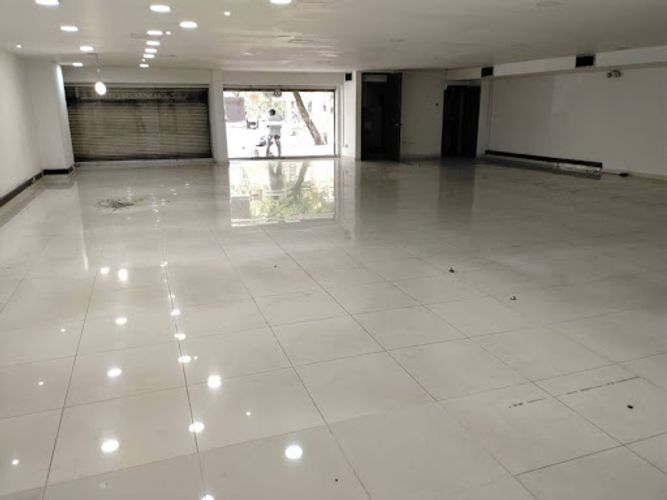 Local en arriendo en Villa Nueva, Medellín, 280 m² · foto 2 de 11
