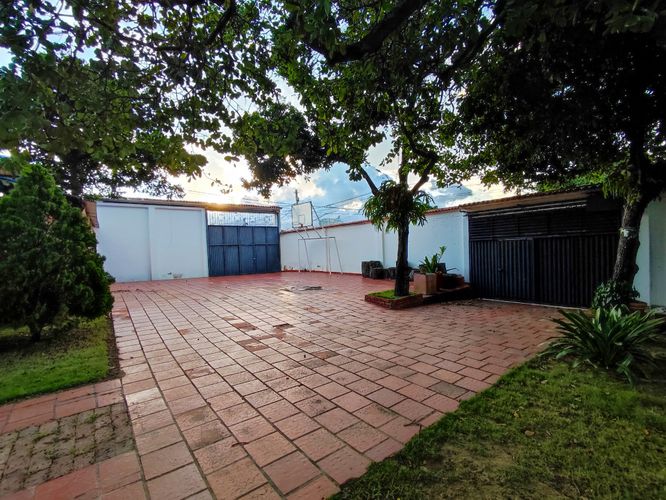 Casa de 6 alcobas en venta en Villa Antigua, Villa del Rosario, 1649 m² · foto 3 de 24