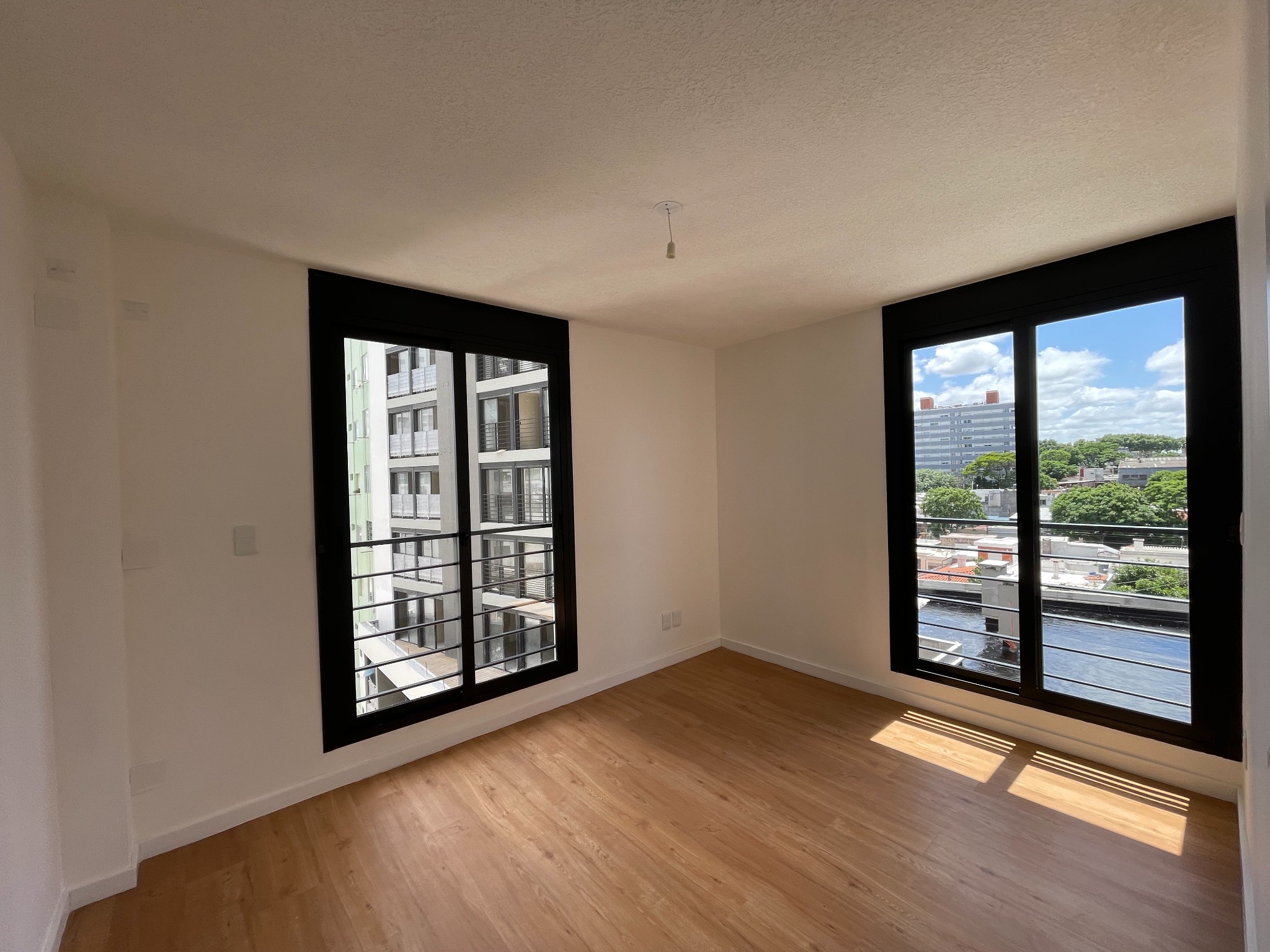 Apartamento 2 Dormitorios Súper Luminoso - La Blanqueada