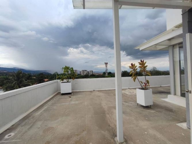 Apartamento de 4 alcobas en venta en Pance, Cali, 220 m² · foto 2 de 17