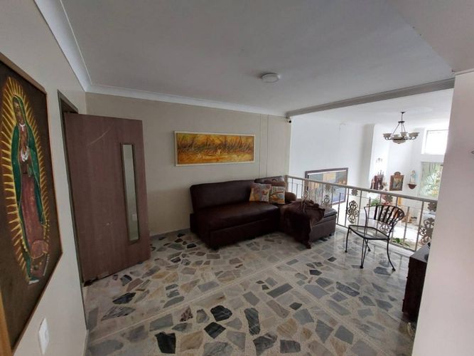 Casa de 5 alcobas en venta en Cabecera Del Llano, Bucaramanga, 340 m² · foto 2 de 21