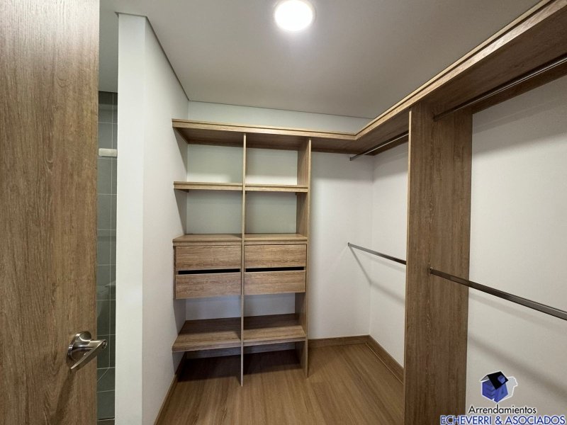 Apartamento en venta en Loma Del Escobero, Envigado · foto 2 de 9