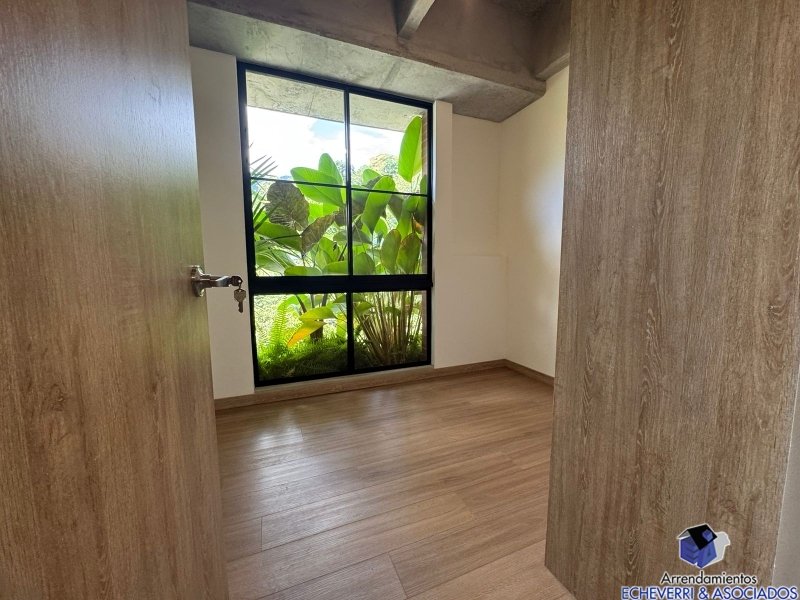 Apartamento en venta en Loma Del Escobero, Envigado · foto 8 de 9