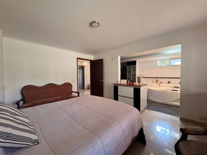 Apartamento de 4 alcobas en venta en Patio Bonito, Medellín, 225 m² · foto 15 de 20